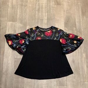 Womens Kim & Cami Floral Embroidered Sheer Bell Short Sleeve Top Shirt